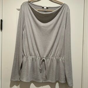 WHITE HOUSE BLACK MARKET Size XL Top